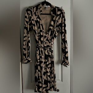 Diane Von Furstenberg Black and Cream Long Sleeve Dress